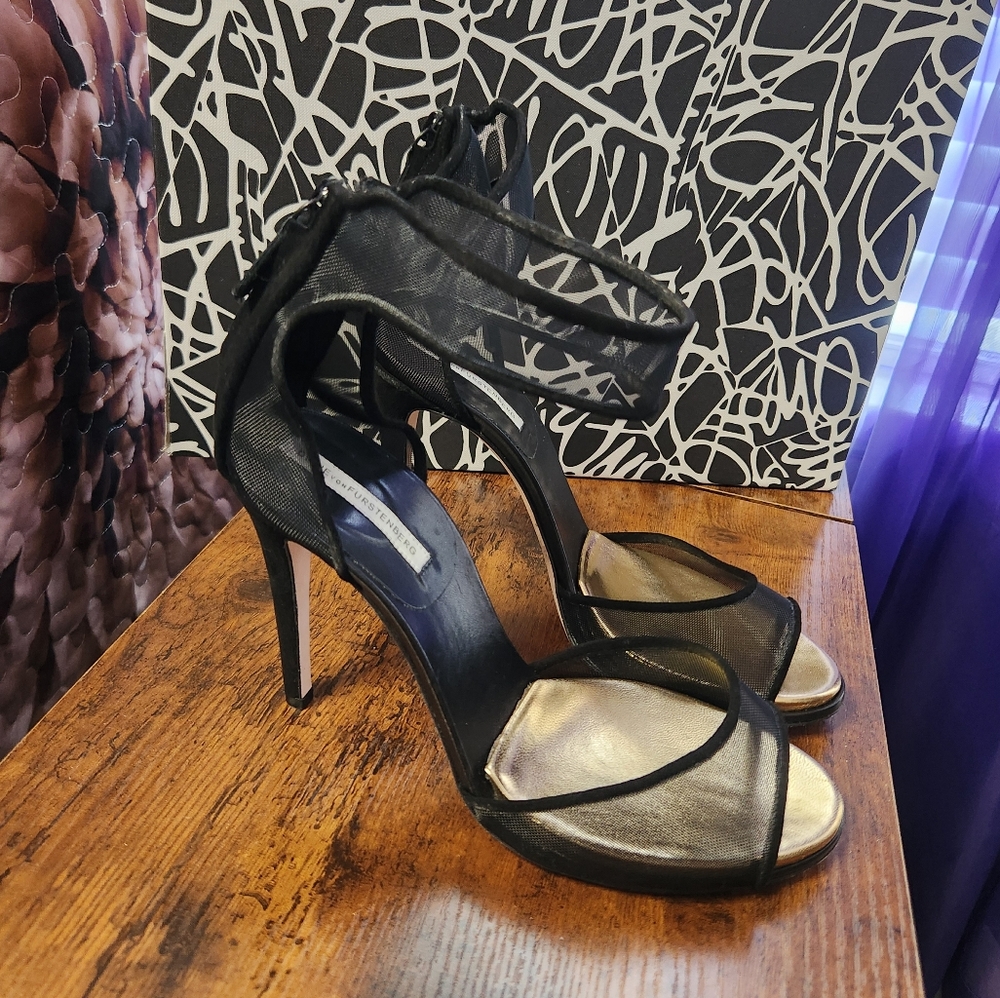 Nib Diane Von Furstenberg Suede D'Orsay Black and Gold Heels with Stiletto Sz 9M - Picture 3 of 11